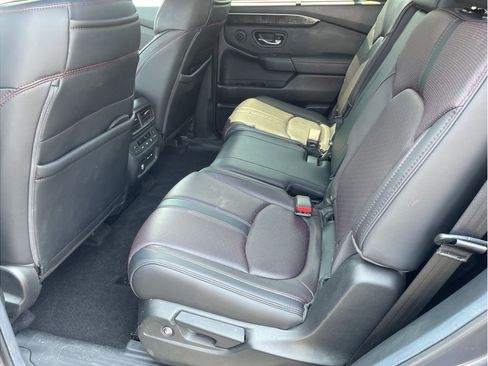 Used 2025 Honda Pilot Black Edition image 5