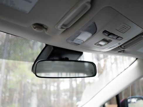 Used 2022 Toyota Corolla LE image 33