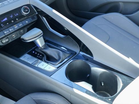 Certified 2025 Hyundai Elantra SEL image 16