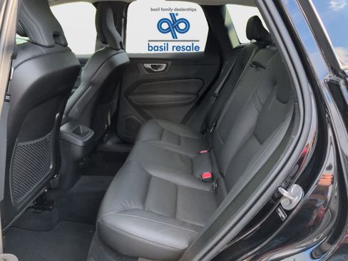 Used 2025 Volvo XC60 B5 Plus image 22