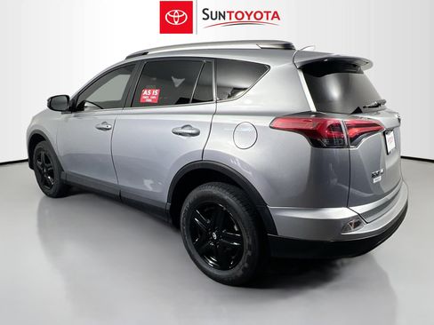 Used 2017 Toyota RAV4 LE AWD/4WD image 6
