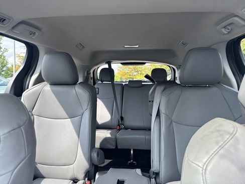 Used 2023 Toyota Sienna XLE FWD image 10
