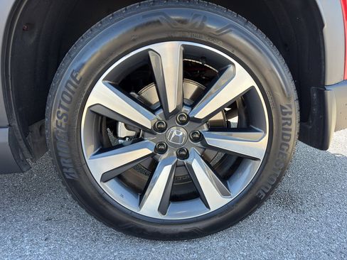 Used 2025 Honda Pilot Elite image 22