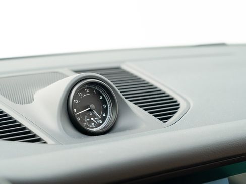 Used 2025 Porsche Macan image 27