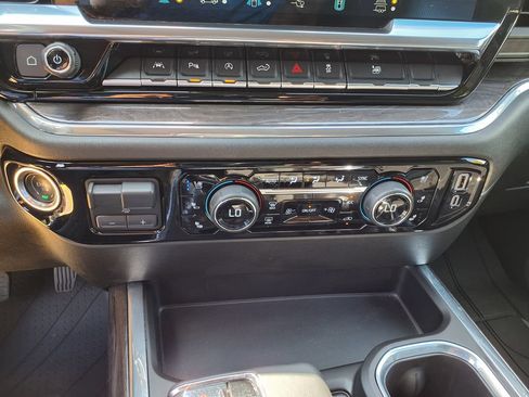 Used 2023 Chevrolet Silverado 1500 LTZ w/ LTZ Premium Package AWD/4WD image 31
