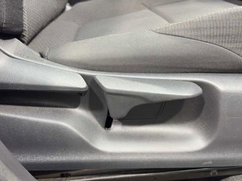 Used 2019 Toyota C-HR XLE FWD image 13