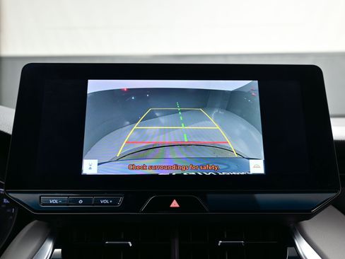 Used 2024 Toyota Venza XLE AWD/4WD image 18