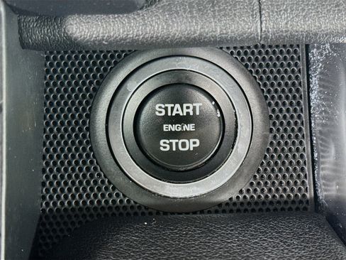 Used 2016 Land Rover Range Rover Sport SE image 21