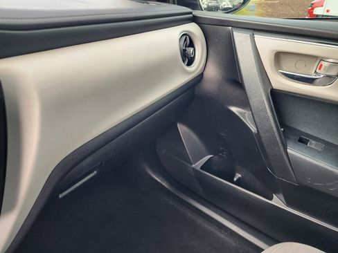 Used 2017 Toyota Corolla LE image 33