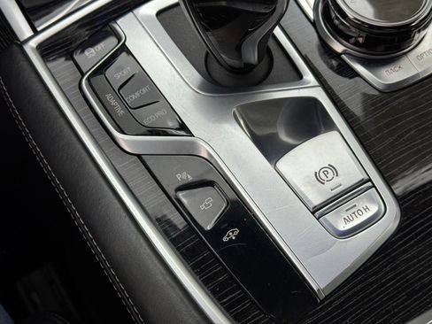 Used 2020 BMW 750i xDrive 750i xDrive w/ Executive Package image 34