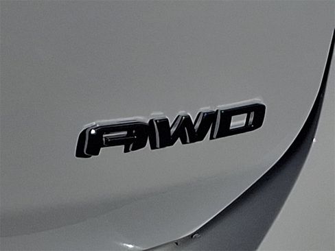 Used 2024 GMC Terrain SLT image 30