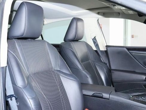 Used 2021 Lexus ES 300h w/ Luxury Package image 15