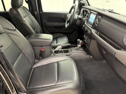 Used 2022 Jeep Wrangler Unlimited Sahara w/ Cold Weather Group AWD/4WD image 23