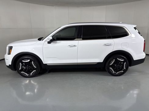 Used 2024 Kia Telluride S FWD image 5