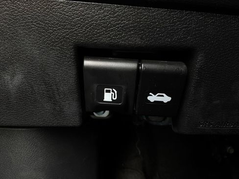 Used 2025 Nissan Versa SV FWD image 22