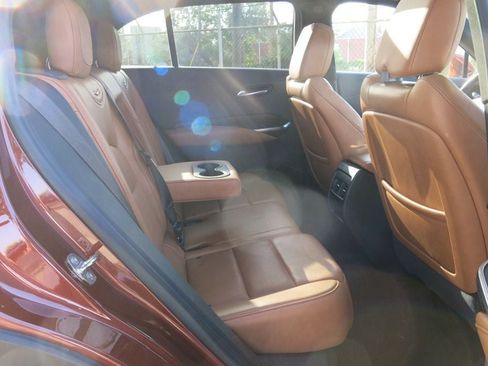 Used 2019 Cadillac XT4 Premium Luxury FWD image 16