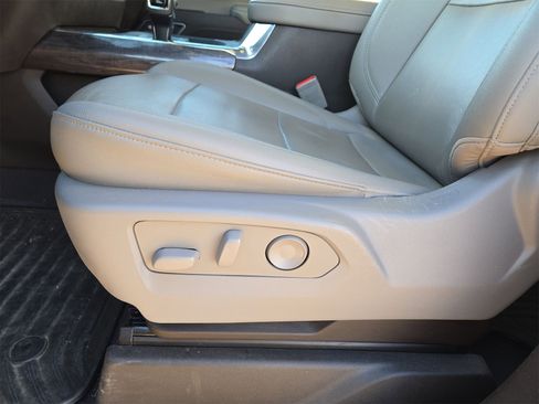 Used 2022 Chevrolet Silverado 1500 LTZ w/ Z71 Off-Road Package image 17