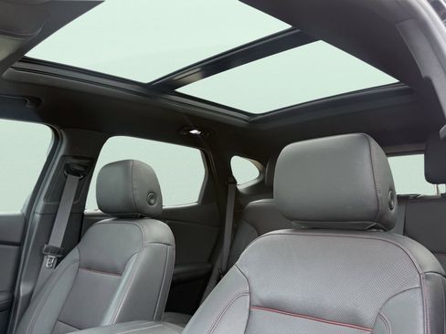 Used 2021 Chevrolet Blazer RS w/ Enhanced Convenience Package FWD image 2