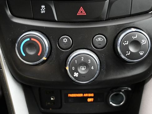 Used 2019 Chevrolet Trax LT w/ LT Convenience Package image 24