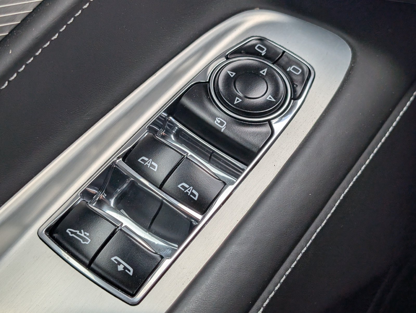 Used 2022 Chevrolet Corvette Stingray Premium Conv w/ Z51 Performance Package RWD image 18