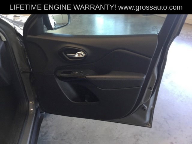 Used 2023 Jeep Cherokee Altitude Lux AWD/4WD image 30
