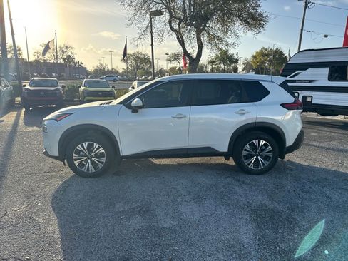 Certified 2022 Nissan Rogue SV image 9