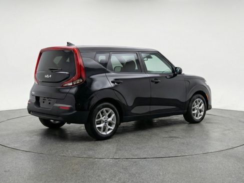 Used 2025 Kia Soul LX w/ LX Technology Package image 9