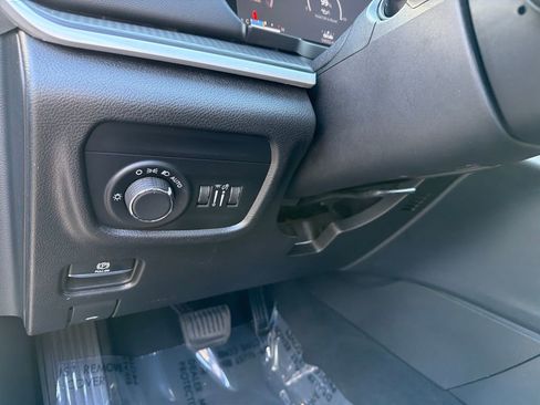 Used 2023 Jeep Grand Cherokee L Laredo image 20