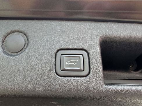 Used 2020 Chevrolet Equinox LT FWD image 8