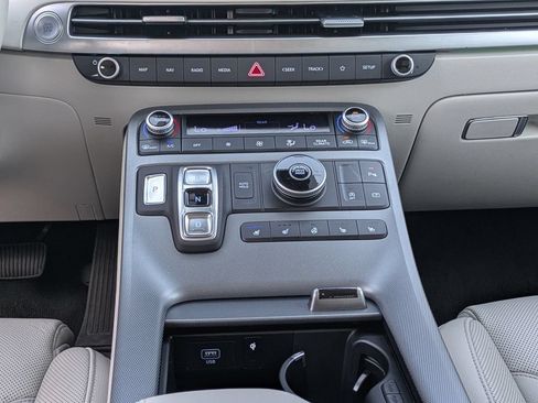 Used 2024 Hyundai Palisade Limited FWD image 22