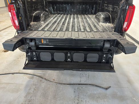 Used 2021 GMC Sierra 3500 SLT w/ SLT Preferred Package image 22