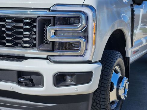Used 2025 Ford F350 Platinum image 9