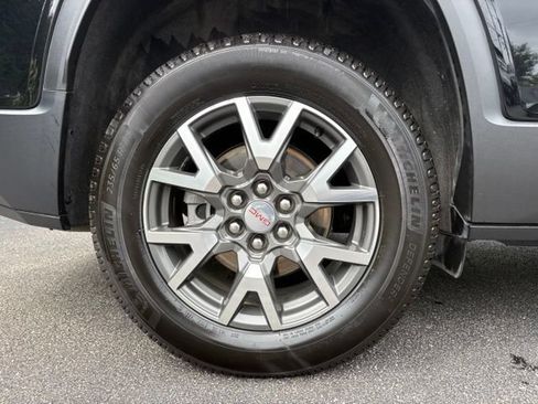 Used 2022 GMC Acadia SLE w/ LPO, Floor Liner Package FWD image 16