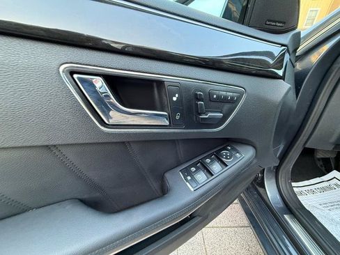 Used 2010 Mercedes-Benz E 550 Sedan image 34