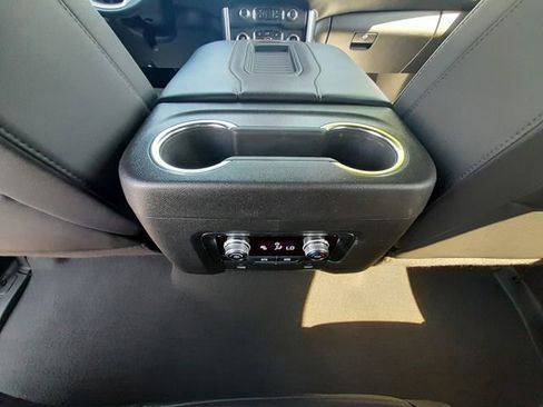 Used 2024 GMC Yukon SLT AWD/4WD image 43