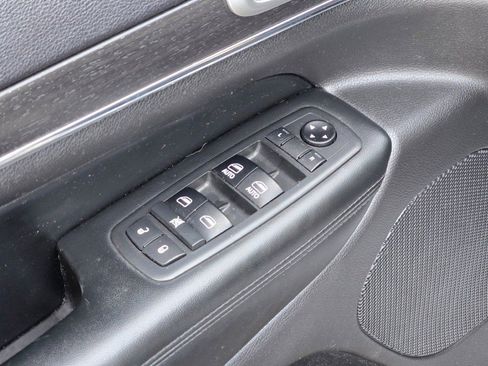 Used 2018 Jeep Grand Cherokee Limited image 20