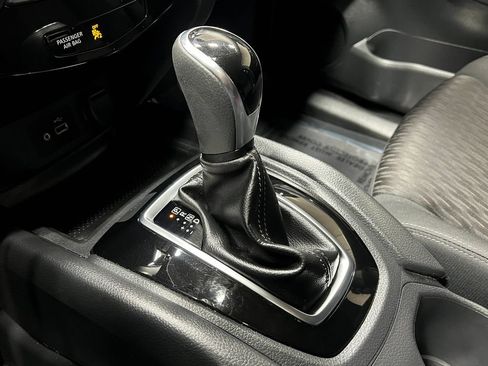 Used 2018 Nissan Rogue S AWD/4WD image 28