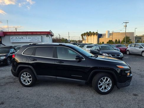 Used 2016 Jeep Cherokee Latitude FWD image 8