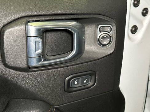 Used 2021 Jeep Wrangler Unlimited Sahara image 20