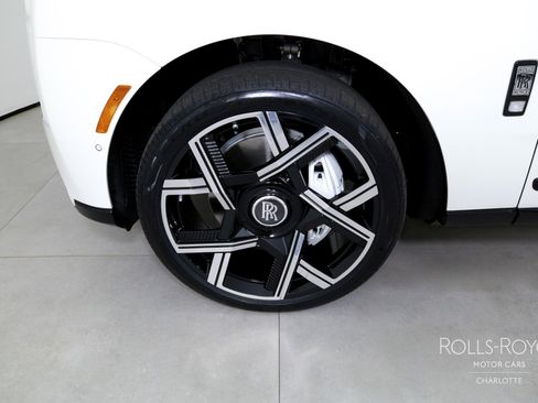 Used 2026 Rolls-Royce Cullinan image 40