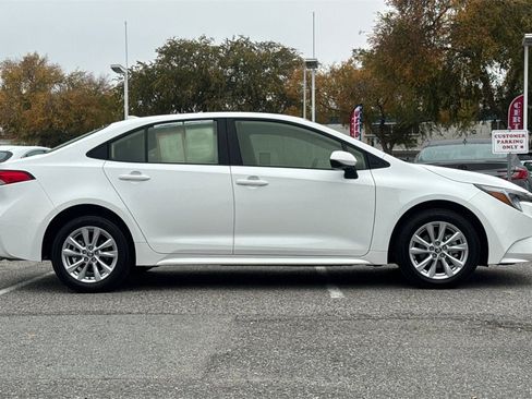 Certified 2023 Toyota Corolla LE image 2