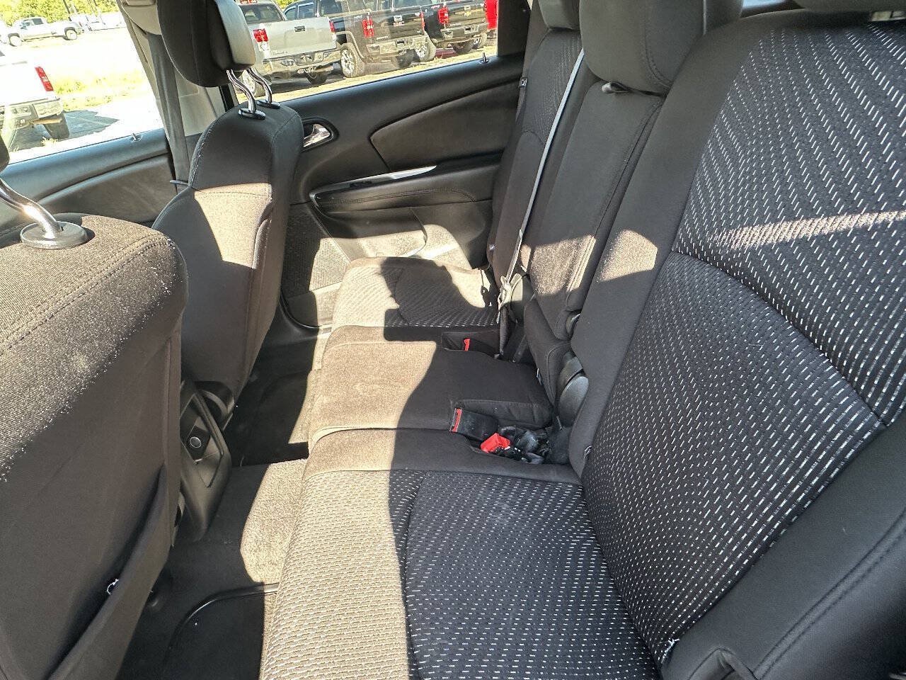 Used 2019 Dodge Journey SE FWD image 11