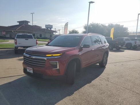 New 2026 Chevrolet Traverse LT w/ Driver Confidence Package FWD image 3