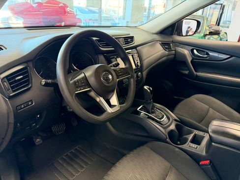 Used 2018 Nissan Rogue S image 19