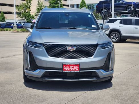 Used 2023 Cadillac XT6 Premium Luxury w/ Technology Package FWD image 2