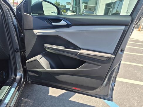 Certified 2024 Volkswagen Taos SE w/ Panoramic Sunroof Package FWD image 28