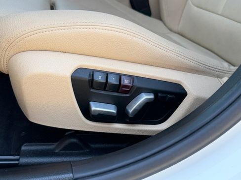 Used 2017 BMW 330i Sedan RWD image 11