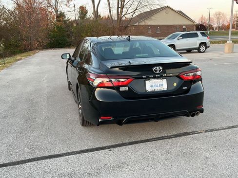 Used 2023 Toyota Camry SE image 3
