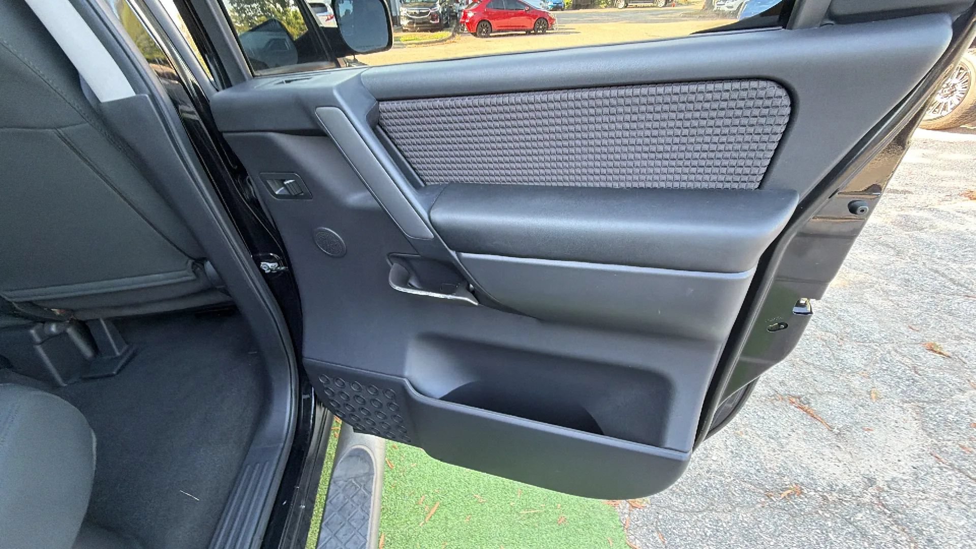Used 2009 Nissan Titan SE RWD image 17