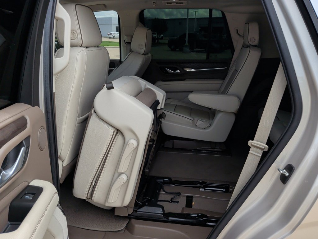 Used 2022 GMC Yukon Denali RWD image 36